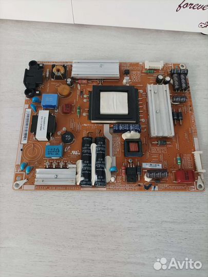 Телевизоры в разборе с разбитой матрицей