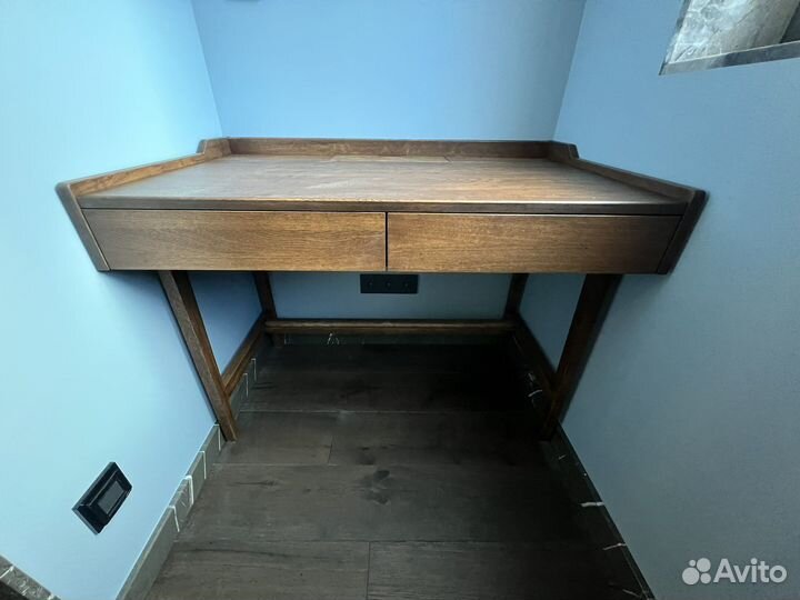 Компьютерный стол с ящиками из массива дуба