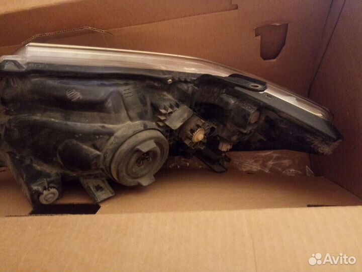 Передняя фара хайлюкс оригинал