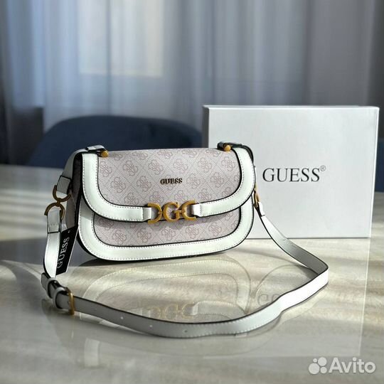 Яркая и модная сумка Guess для уверенных в себе женщин