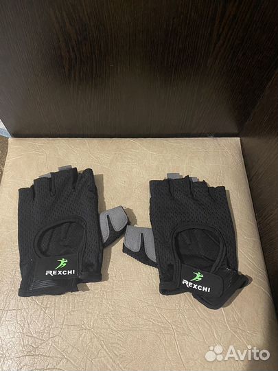 Пояс и перчатки для тренажерного зала