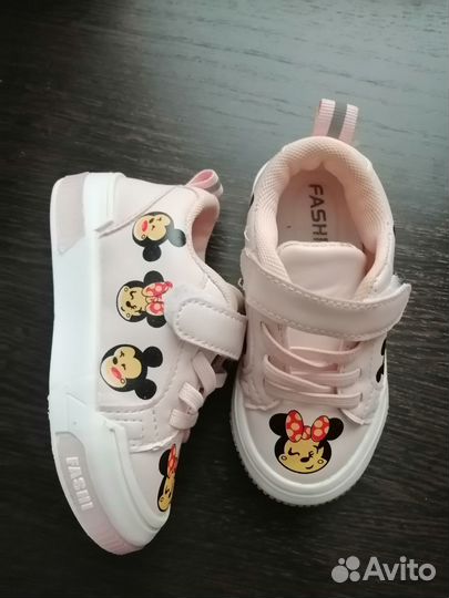 Кроссовки детские