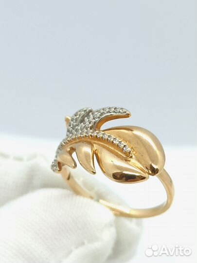 Кольцо с синтетическим камнем Золото