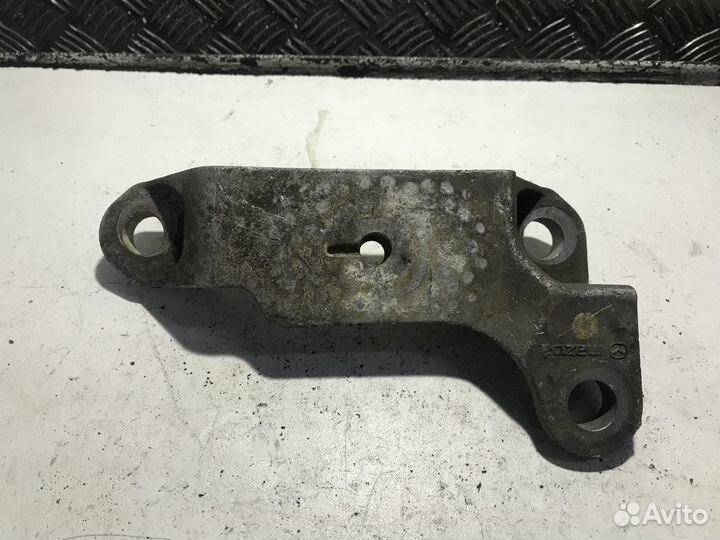 Кронштейн опоры двигателя правый Mazda CX7