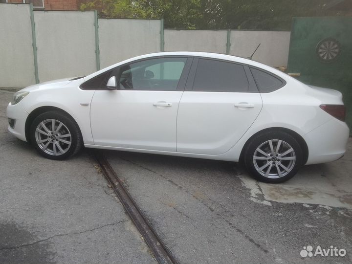 Opel Astra 1.6 AT, 2013, 18 500 км