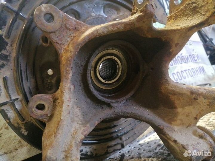 Кулак задний левый Hyundai Ix35