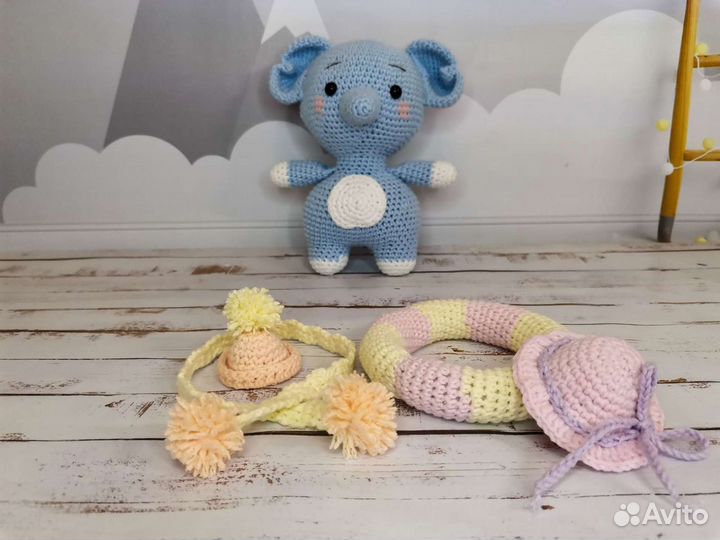 Вязаная игрушка Слоник с одеждой. Ручная работа