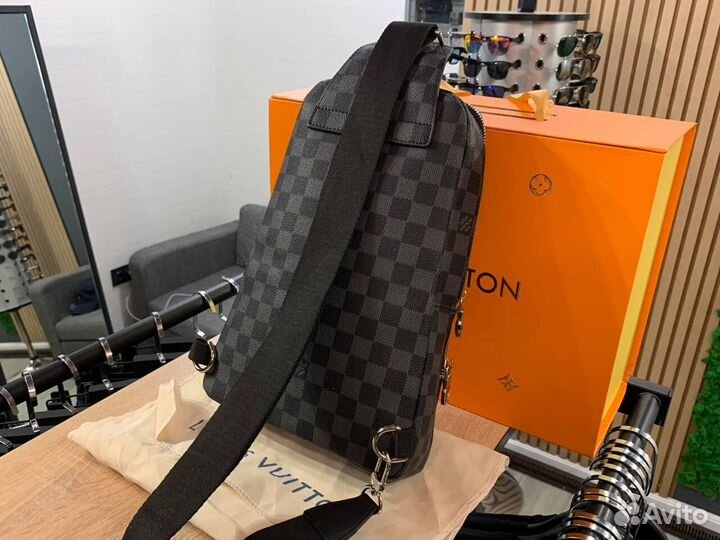 Сумка Louis Vuitton через плечо