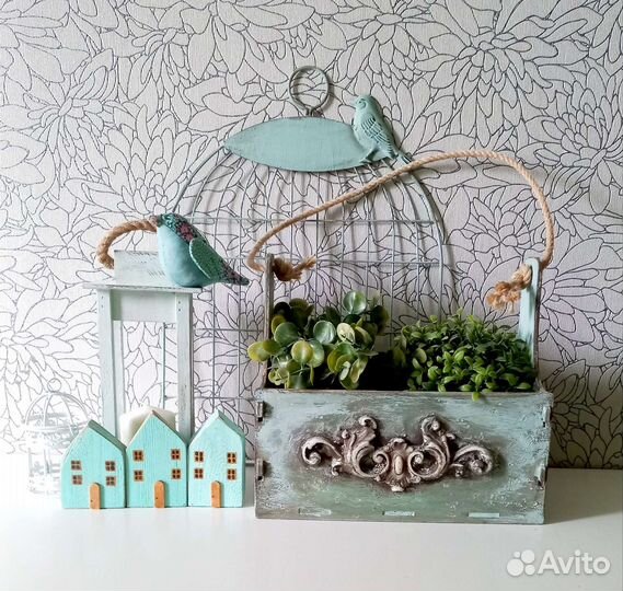 Ящик деревянный, фонарь-подсвечник, домики