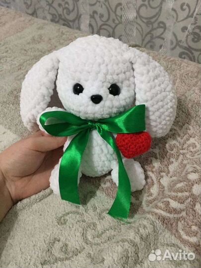 Плюшевый зайка, связанный с любовью