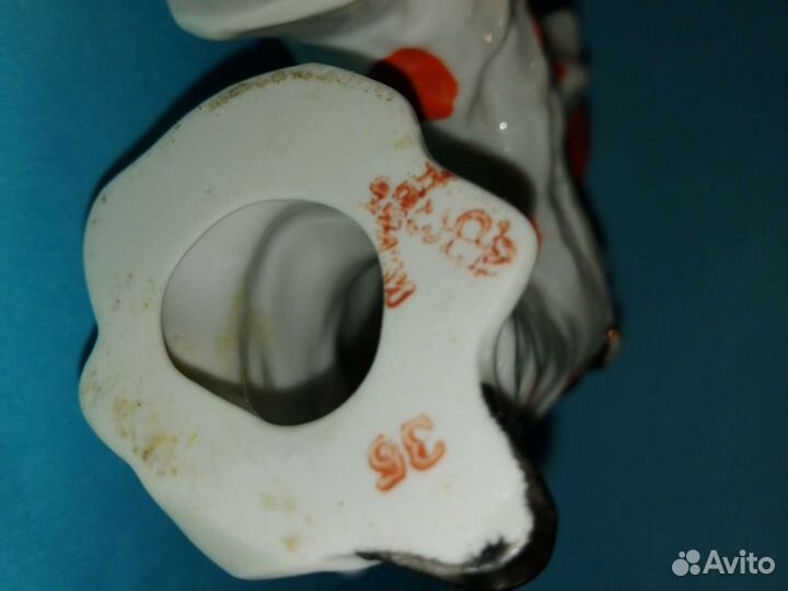 Статуэтка фарфор клоун