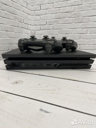 Приставка PS4 PRO 1Тб 3 ревизия + 2 геймпада
