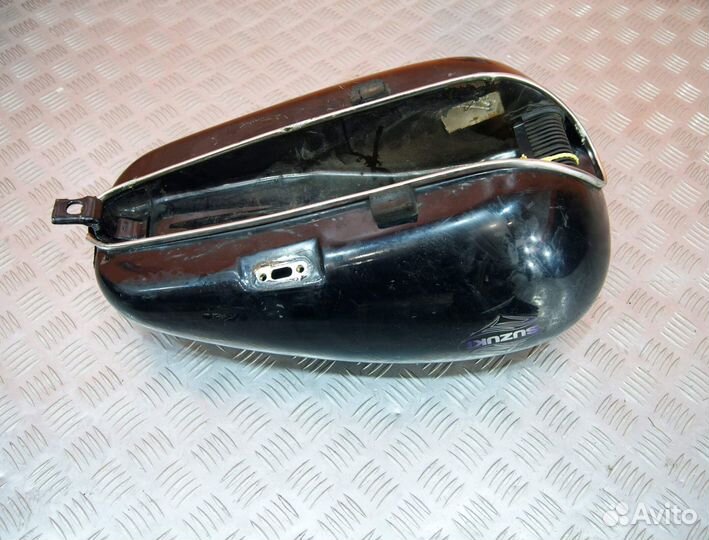 Бензобак Suzuki Intruder 400