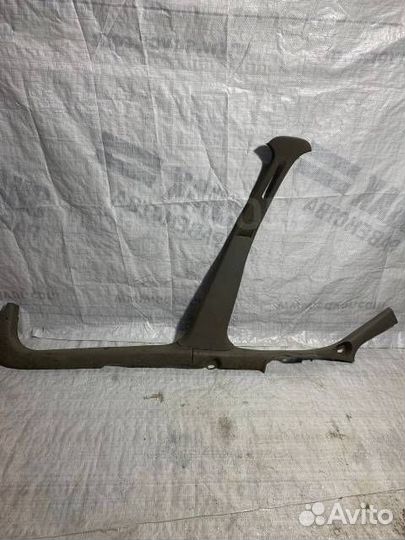 Накладка центральной стойки правая Renault Symbol