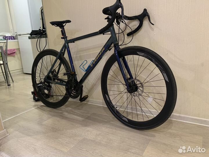 Шоссейный велосипед trinx tempo 1.1 56см