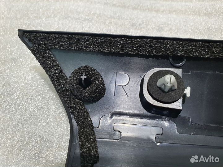 Накладка лобового стекла правая Discovery 4 новая