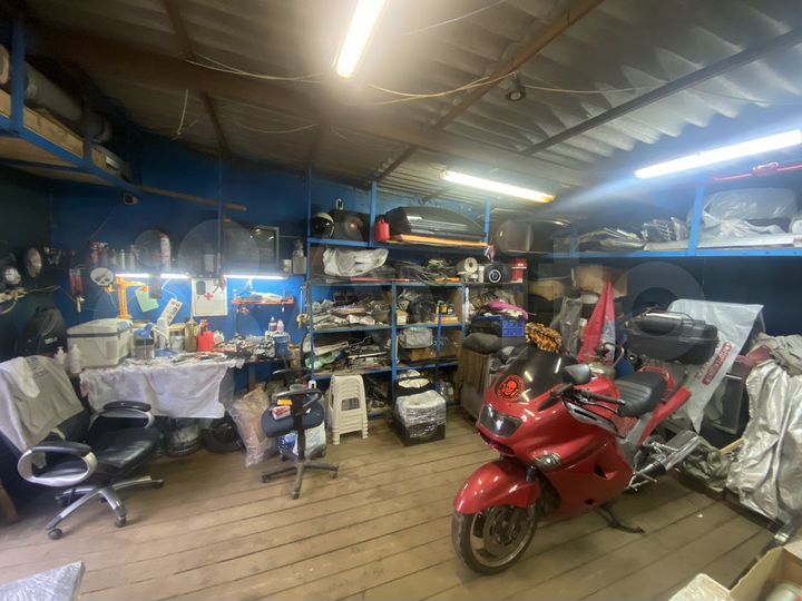 Гараж, > 30 м²