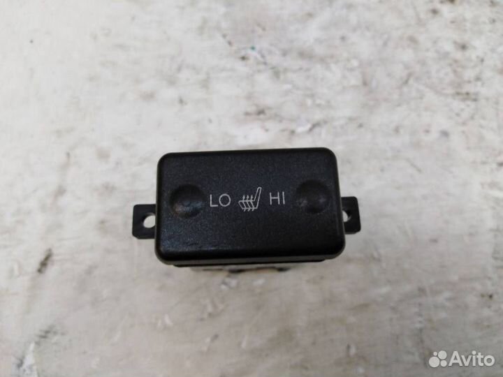 Кнопка обогрева сидений