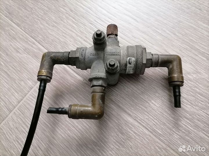 Клапан пневматический для Volvo