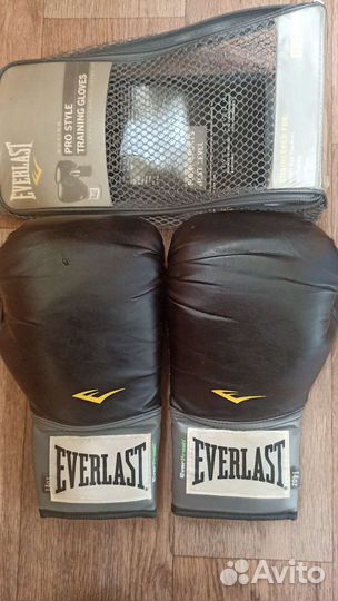 Боксерские перчатки Everlast 14oz