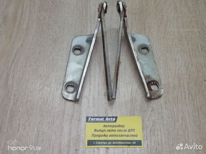 Петля капота Chevrolet Niva 2123