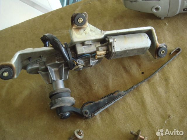 Ниссан Примьера Мотор заднего дворника P11