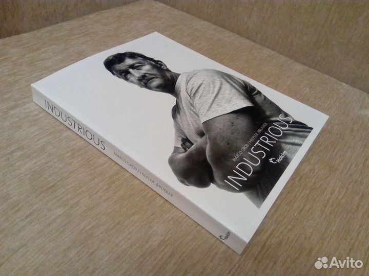 Книга - альбом Industrious Marco Grob / Hiepler