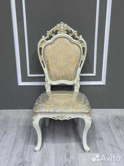 В наличии стол