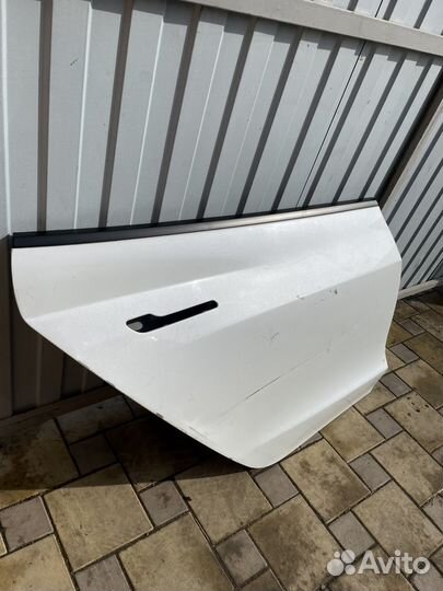 Задняя правая дверь Tesla Model 3