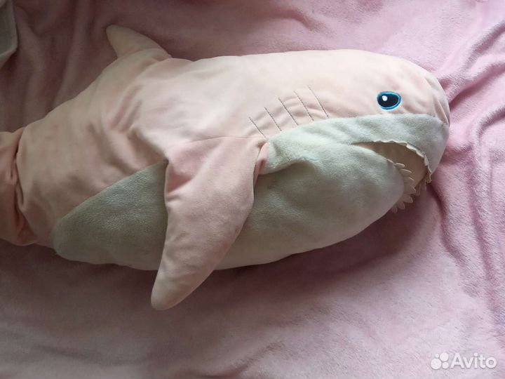 Большая мягкая игрушка акула