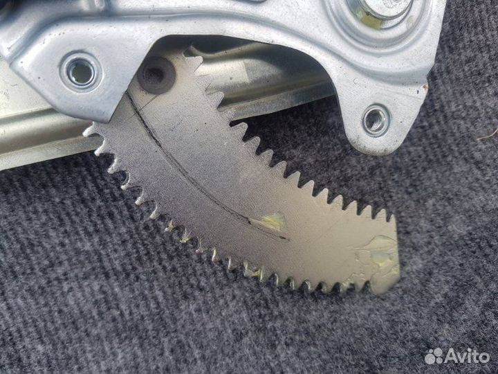 Стеклоподъемник задний левый Nissan Juke 2013