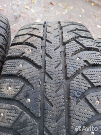 Шина зимняя шипованная 235/65R17