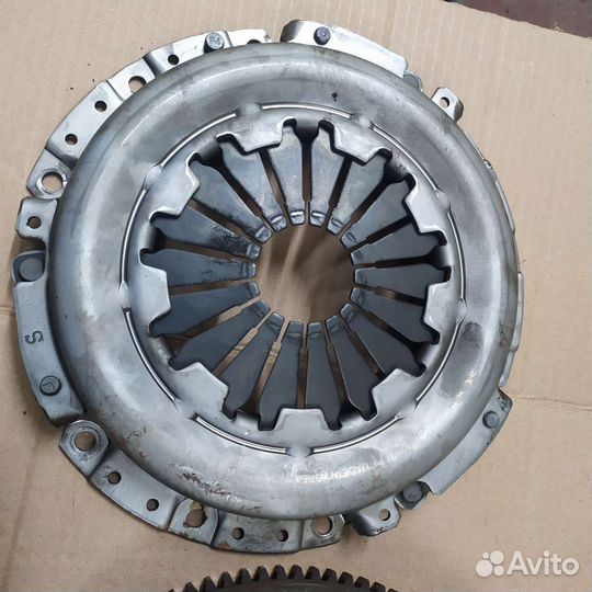 Suzuki Esteem 1.8 комплект сцепления с маховиком