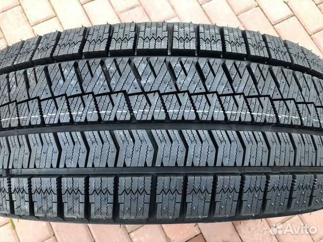 Bridgestone Blizzak Ice 215/55 R17 98T