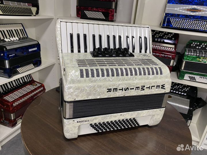 Аккордеон Weltmeister Kristall