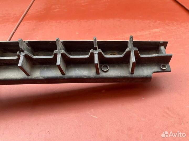 Направляющая бампера задняя Vw Passat B5+