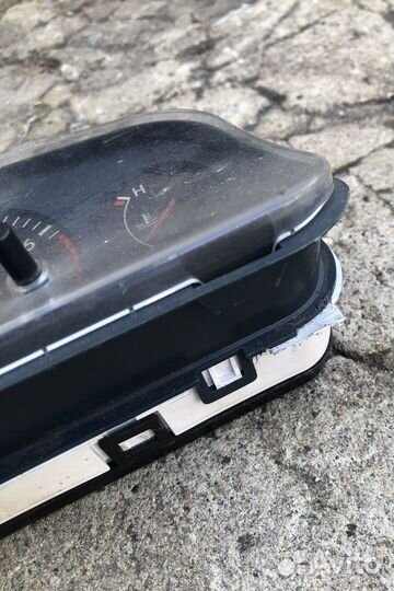 Щиток приборов Toyota Avensis t220