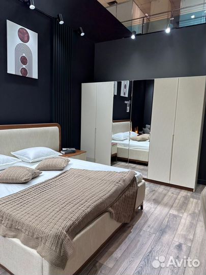 Спальный гарнитур