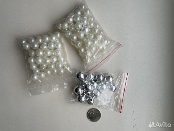 Морские ракушки, шишки, стеклянные камушки