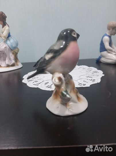 Птичка снегирь фарфор