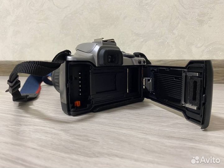 Фотоаппарат Canon EOS 3000v с объективом