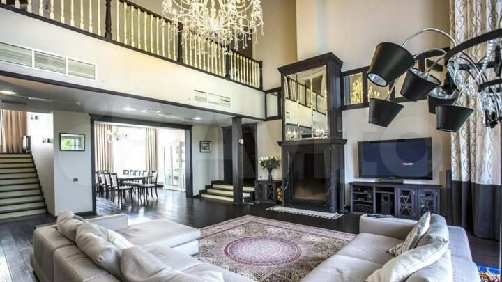 Дом 640 м² на участке 1,26 га