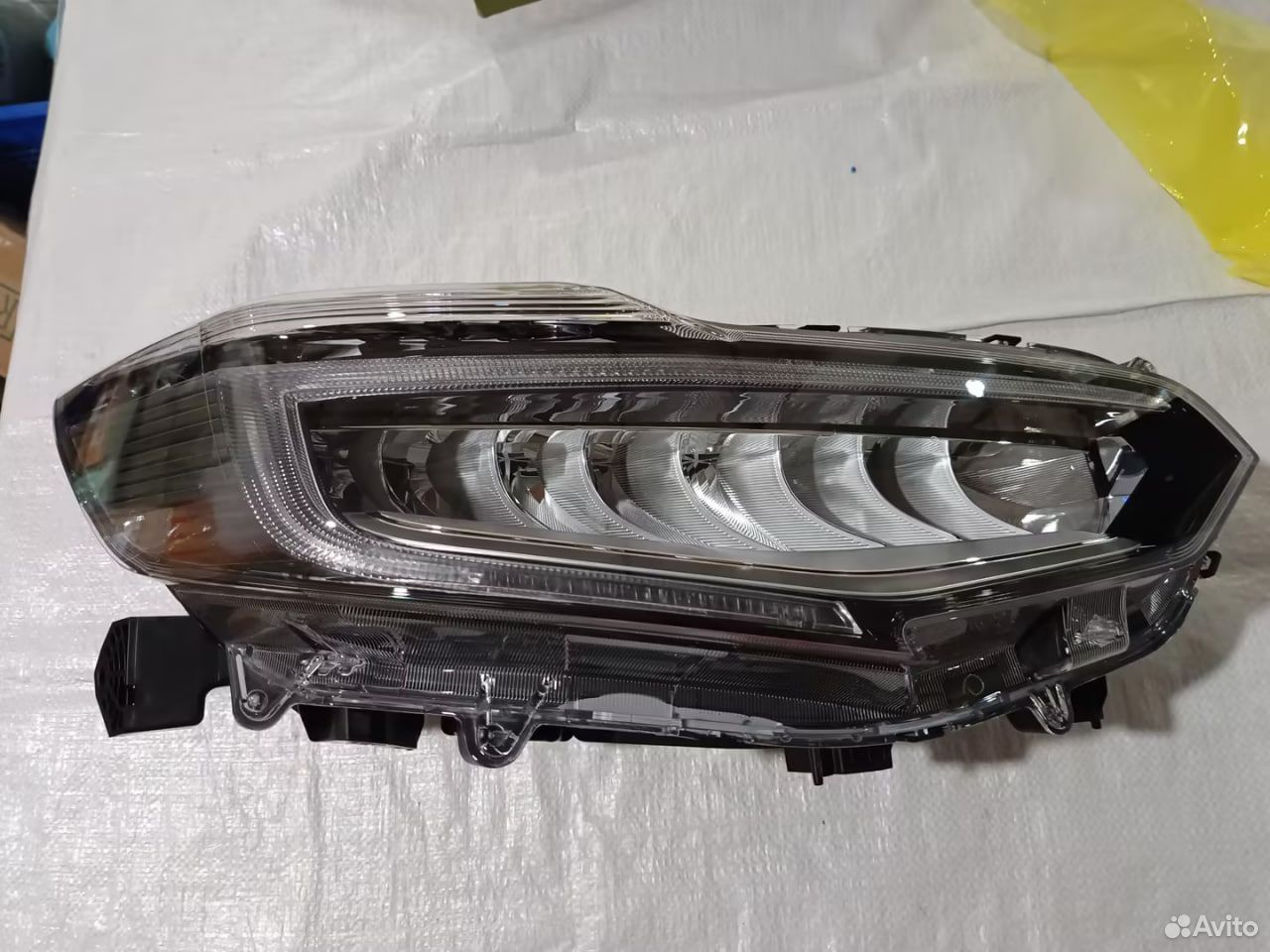 Фара передняя правая Honda Crider