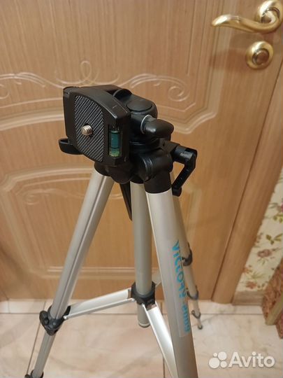 Штатив для фотоаппарата, видеокамеры и телефона