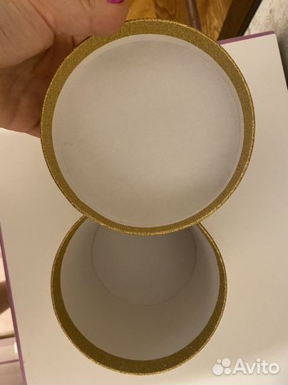 Блестящая подарочная коробка d-14 см