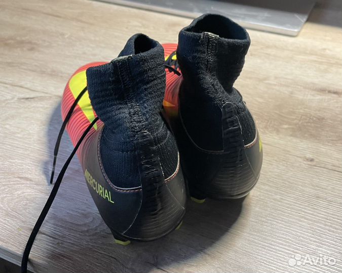 Детские футбольные бутсы