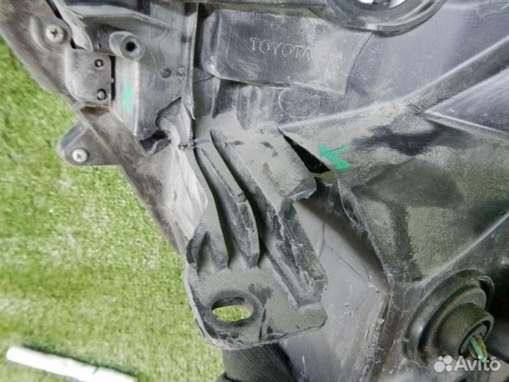 Фара правая Toyota RAV4