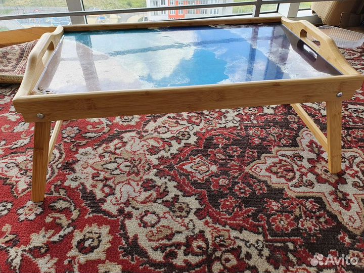 Поднос на ножках