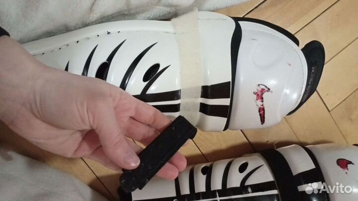 Щитки хоккейные nike V8