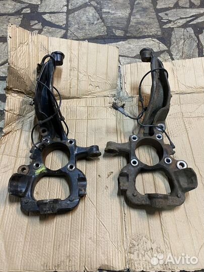 Кулак поворотный передний Land Rover Discovery (L3